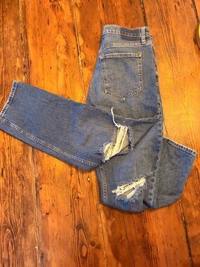 Abercrombie & Fitch The Ankle Straight Ultra High Rise Distressed Women’s Jeans